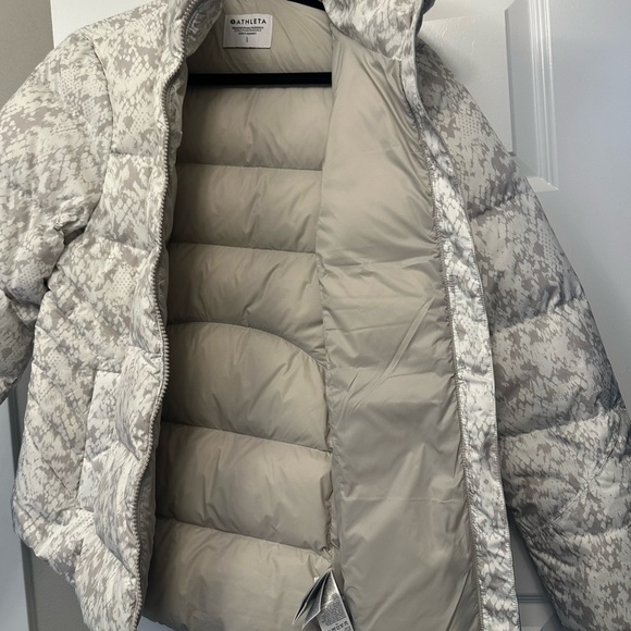 ATHLETA Puffer jacket. NEW! Tags fell off. Non smoking home. Very nice! - Picture 2 of 5